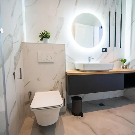 140 Sqm With 4 Units - Great For Groups