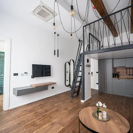 140 Sqm With 4 Units - Great For Groups